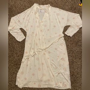 Soma size large long sleeve robe